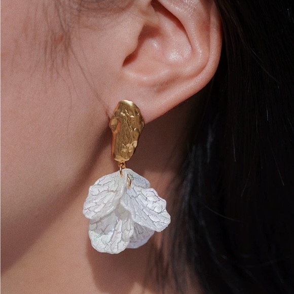 Dangle boho earrings, dangle petal earrings, dangle floral earrings - Picture 5 of 6